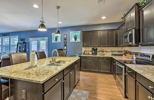 Cliftondale Casa | Elegant Home ~ 20 Mi to Downtown Atlanta: Pets OK!