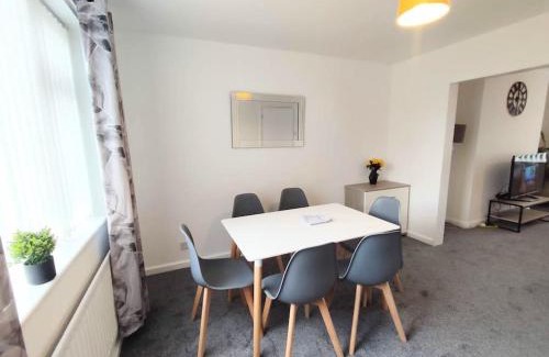 Blyth Apartamento | Elegant Home, Near The Beach