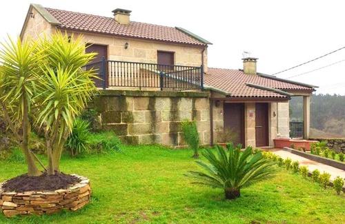 A Lama Casa | Elegant House in Pontevedra + Private Pool