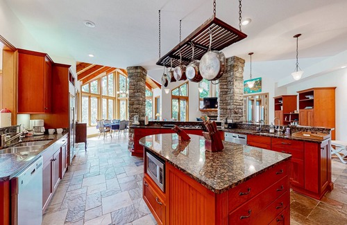 Eureka Springs Casa | Elegant lake house with gourmet kitchen, game room, scenic views & lake frontage
