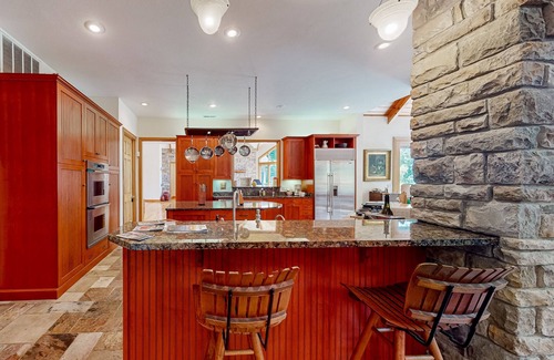 Eureka Springs Casa | Elegant lake house with gourmet kitchen, game room, scenic views & lake frontage