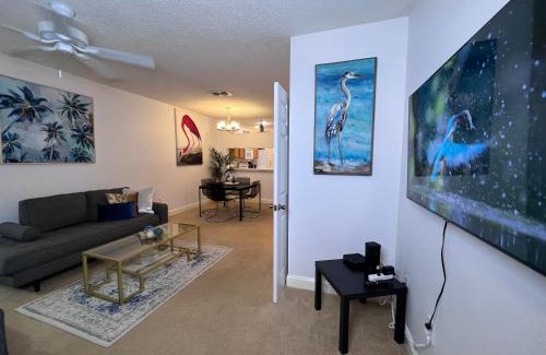 New Tampa Casa | Elegant Long Stay -KING Bed - POOL - Wifi - Tampa Palms - Moffitt - Gated - Pets OK - in New Tampa by Hunters Green - Live Oak - Cory Lake Isles area - H2