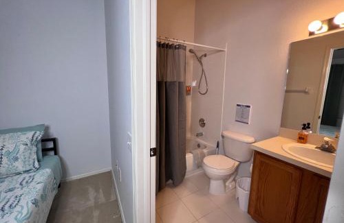 New Tampa Casa | Elegant Long Stay -KING Bed - POOL - Wifi - Tampa Palms - Moffitt - Gated - Pets OK - in New Tampa by Hunters Green - Live Oak - Cory Lake Isles area - H2