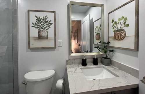 Halton Regional Municipality Casa | Elegant Modern Decor Whole Townhouse In Milton