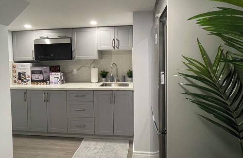 Halton Regional Municipality Casa | Elegant Modern Decor Whole Townhouse In Milton