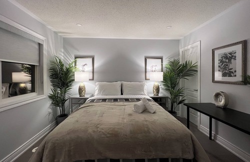 Halton Regional Municipality Casa | Elegant Modern Decor Whole Townhouse In Milton