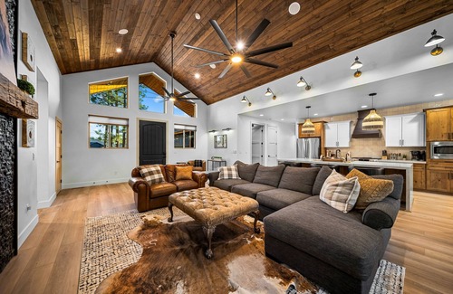 Torreon Casa | Elegant & Modern Home w/ lake view, outdoor living area w/ foosball, bbq grill