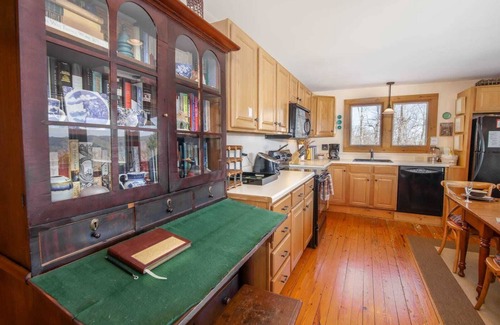 Blowing Rock Cabaña | Elegante cabaña con vistas a la montaña, decoración rústica, parrilla, hamaca, cerca de las comodidades