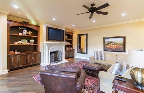 Amarillo Casa | Elegant Oasis on the Greenways with Two Masters; 5 Bedrooms, Hot Tub Pool