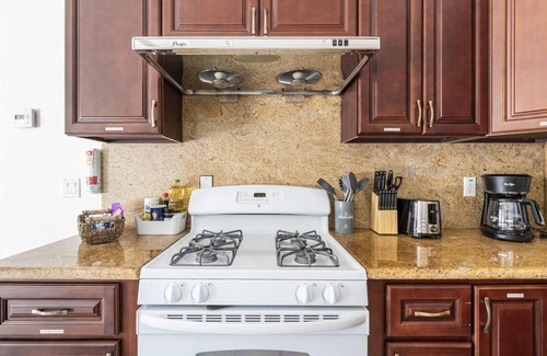 South San Gabriel Casa | Elegant Retreat Modern Comforts Prime Location