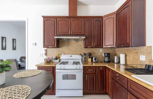 South San Gabriel Casa | Elegant Retreat Modern Comforts Prime Location