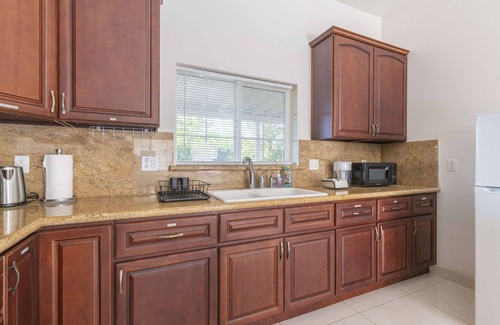 South San Gabriel Casa | Elegant Retreat Modern Comforts Prime Location