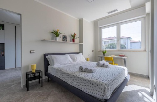 Calambrone Apartamento | Elegant Seaside Apartment with Pool and Parking