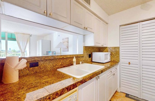 Aventura Apartamento | Lux Condo at Yacht Club 10min from Beach