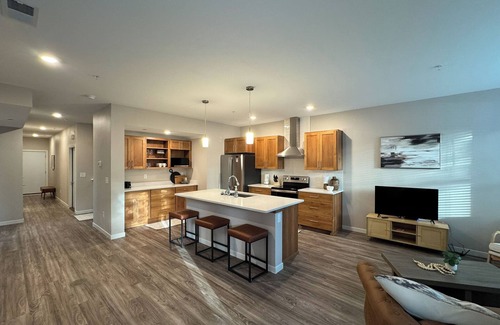 Roosevelt Casa | Elegant Townhouse near NDSU and Downtown Fargo #101