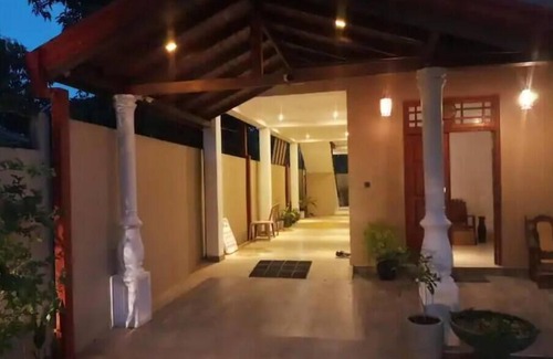Kamburugamuwa Casa | Elegant Twin Oasis