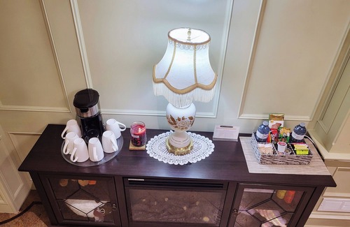 East Credit Casa | Cottage Alike in City Center w/Movie Theater-Near Toronto Airport