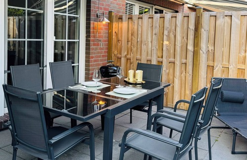 Dangast Casa | Elegant vacation home with fenced garden! Close to the beach! 6 pers. dogs allowed!