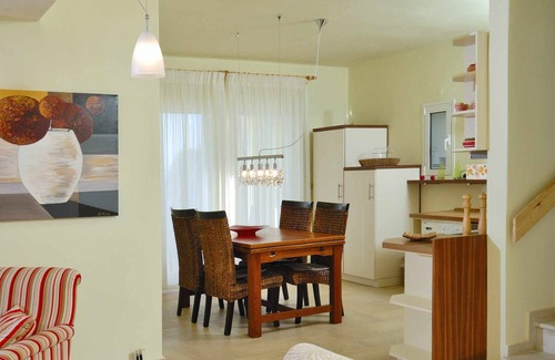 Istron Villa | Elegante villa con vista al mar y piscina propia cerca de la playa.