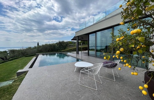 Marciaga Villa | Elegante Luxusvilla mit Pool und Spektakulärer Aussicht auf den Gardasee
