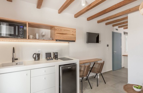 Milos Casa | Elements of Milos