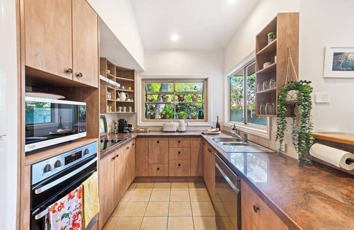 Montville Casa | Elevata Villa - Magnesium Spa Jacuzzi - Wood Fire - Claw Bath - Pet Friendly