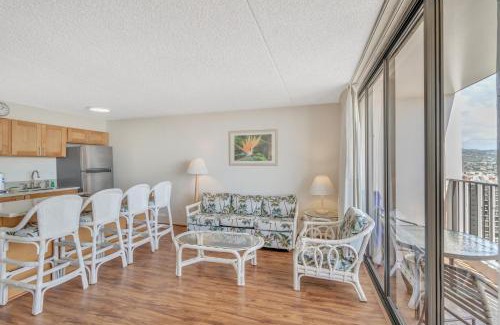 Waikiki Apartamento | Elevated Condo with Diamond Head & Ocean Views, Steps from Waikiki Beach (13011)