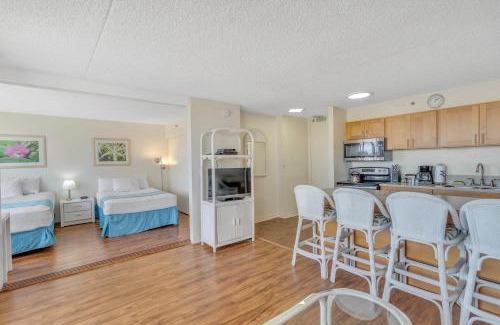 Waikiki Apartamento | Elevated Condo with Diamond Head & Ocean Views, Steps from Waikiki Beach (13011)