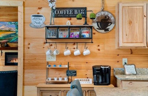 Sevierville Cabina | Elevated Escape by Ghosal Luxury Lodging