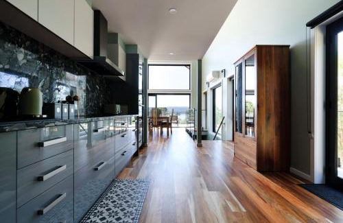 Legana Casa | Elevated Modern Escape with Tennis Court Access