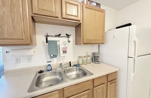 Sayles Blvd. Area Casa | Eleven South: One - Modern Studio Apartment