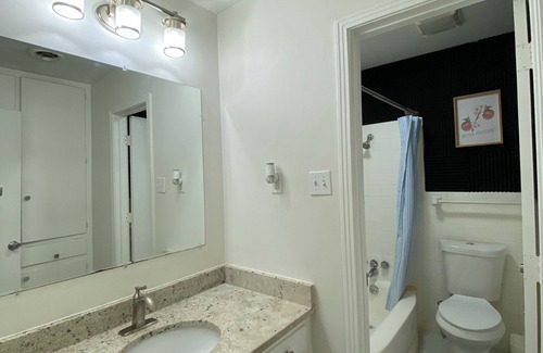 Tougaloo Cabina | Elite Suite with private parking in North Jackson