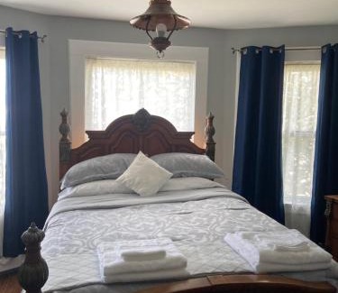 Elizabeth Casa | Elizabeth New Jersey bedroom -Newark Airport -New York City