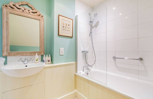 East Dean and Friston Hotel | Elizabeth -Tiger Inn