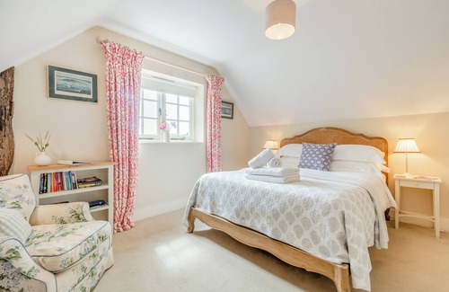 East Dean and Friston Hotel | Elizabeth -Tiger Inn