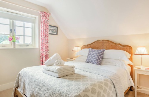 East Dean and Friston Hotel | Elizabeth -Tiger Inn