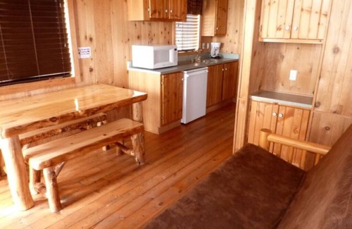 West Yellowstone Cabina | Elk Haven Camping - (Cabin 8)