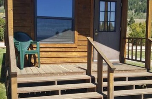 West Yellowstone Cabina | Elk Haven Camping (Cabin 14)