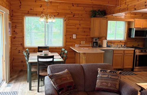 Hillman Chalet De Esquí | Elk Ridge at Thunder Bay Golf Resort Chalet. Pet friendly/Hot Tub/Golf Views