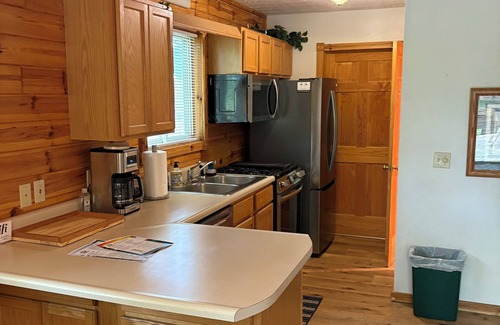 Hillman Chalet De Esquí | Elk Ridge at Thunder Bay Golf Resort Chalet. Pet friendly/Hot Tub/Golf Views