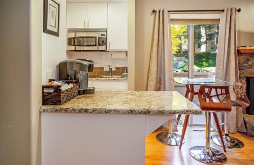 Elkhorn Village Casa | Elkhorn Condo Walk to Dollar!