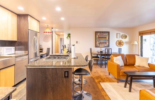 Elkhorn Village Condominio | Elkhorn Retreat: Condo with Pond Views, Pool & Pet-Friendly