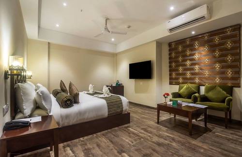 The Mall Road Hotel | EllBee Mussoorie Hills