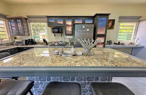 Island Harbour Apartamento | Elleamau