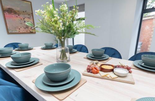 Cheltenham Apartamento | Elliot Oliver - Comfortable Five Bedroom Town Centre House With Garden & Garage
