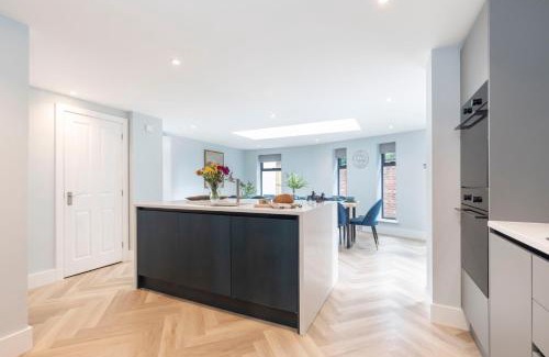 Cheltenham Apartamento | Elliot Oliver - Comfortable Five Bedroom Town Centre House With Garden & Garage