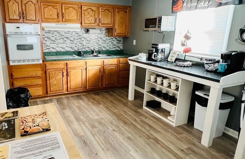 Stafford Casa | Ellis House Trail Lodging Sleeps 20