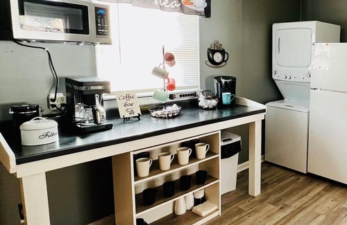 Stafford Casa | Ellis House Trail Lodging Sleeps 20