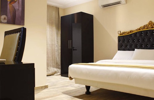 Lekki Phase 1 Hotel | Ellyxville Hotels