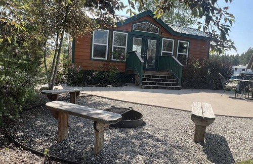 West Glacier Cabina | Elm Cabin at West Glacier
